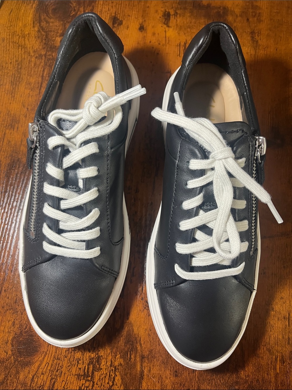 Clark’s Hollyrose Zip Black Leather Sneakers 7.5
